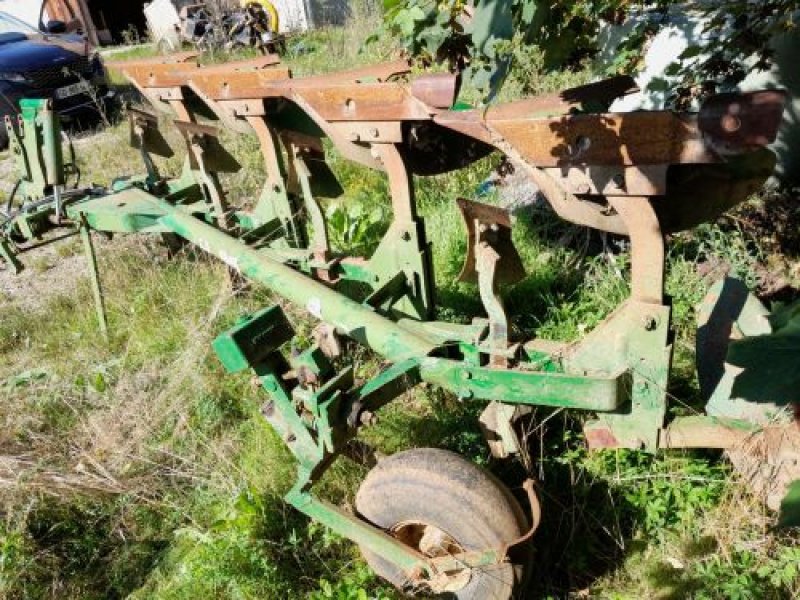 Pflug des Typs Sonstige CHARRUE, Gebrauchtmaschine in Belleville sur Meuse (Bild 2)