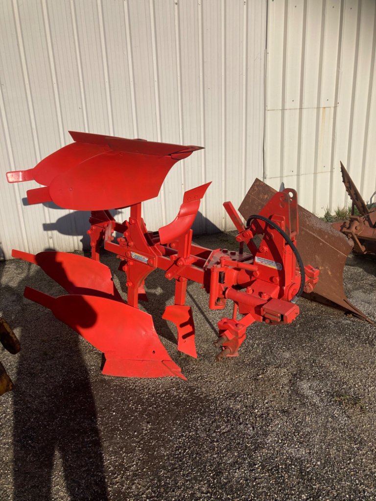 Pflug of the type Souchu-Pinet BIS SOCS, Gebrauchtmaschine in VERNOUX EN VIVARAIS (Picture 1)