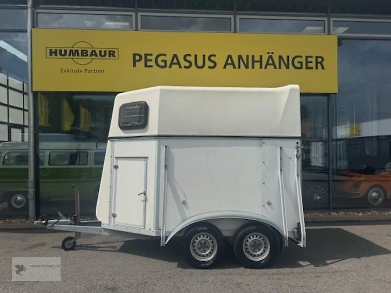 PKW-Anhänger typu Blomert 2 Pferdeanhänger Holz/ Poly 2t Sattelkammer, Gebrauchtmaschine v Gevelsberg (Obrázek 1)