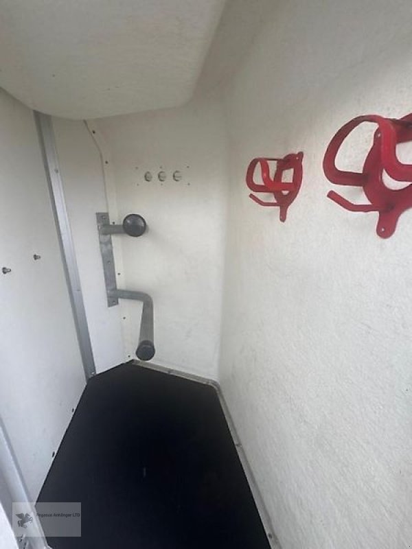 PKW-Anhänger typu Blomert 2 Pferdeanhänger Holz/Poly Sattelkammer 2t., Gebrauchtmaschine v Gevelsberg (Obrázek 6)