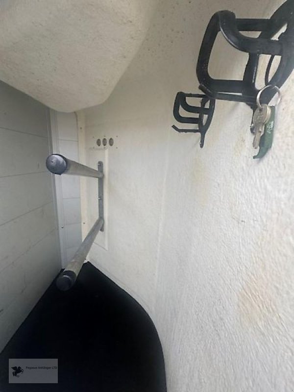 PKW-Anhänger typu Blomert Nairobi 2-Pferdeanhänger Alu 2,4t. 1.Hand Sattelkammer, Gebrauchtmaschine v Gevelsberg (Obrázek 7)