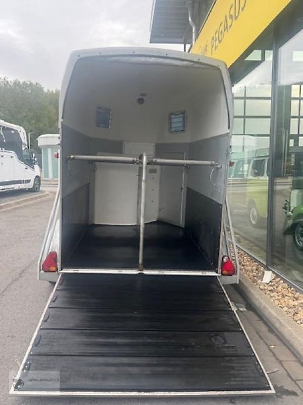 PKW-Anhänger del tipo Blomert Nairobi 2-Pferdeanhänger Alu 2,4t. 1.Hand Sattelkammer, Gebrauchtmaschine en Gevelsberg (Imagen 4)