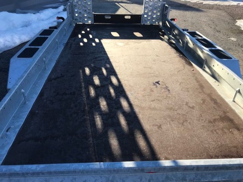 PKW-Anhänger des Typs Böckmann Baumaschinentransporter BT-ST 3518/35 AS, Neumaschine in Tamsweg (Bild 12)