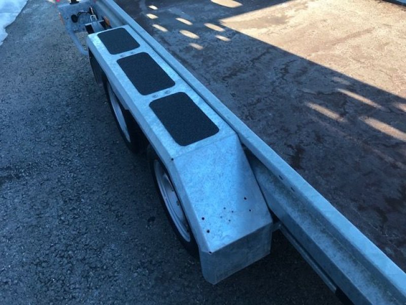 PKW-Anhänger des Typs Böckmann Baumaschinentransporter BT-ST 3518/35 AS, Neumaschine in Tamsweg (Bild 13)