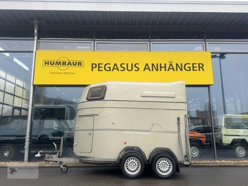 PKW-Anhänger Türe ait Böckmann Big Master 2-Pferdeanhänger Vollpoly 2,4t Sattelkammer, Gebrauchtmaschine içinde Gevelsberg