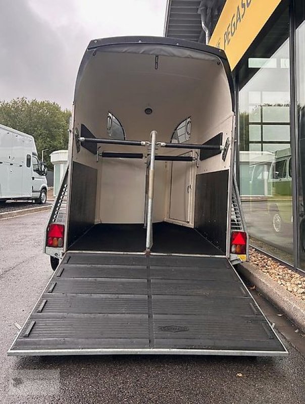 PKW-Anhänger Türe ait Böckmann Comfort 2 Pferdeanhänger 2,4to DS Aluboden, Gebrauchtmaschine içinde Gevelsberg (resim 4)