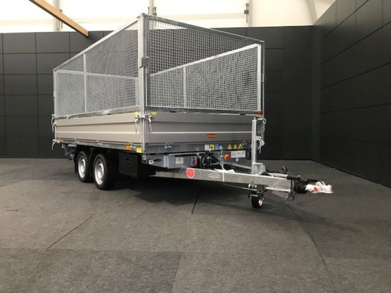 PKW-Anhänger des Typs Böckmann Dreiseitenkipper DK-AL 3718/35P, Neumaschine in Tamsweg (Bild 1)