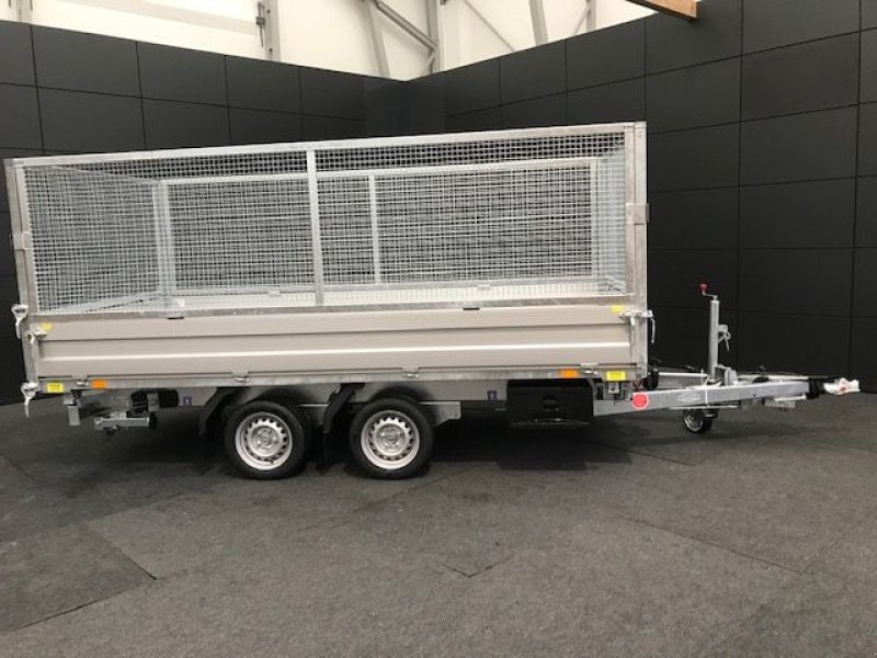 PKW-Anhänger des Typs Böckmann Dreiseitenkipper DK-AL 3718/35P, Neumaschine in Tamsweg (Bild 4)