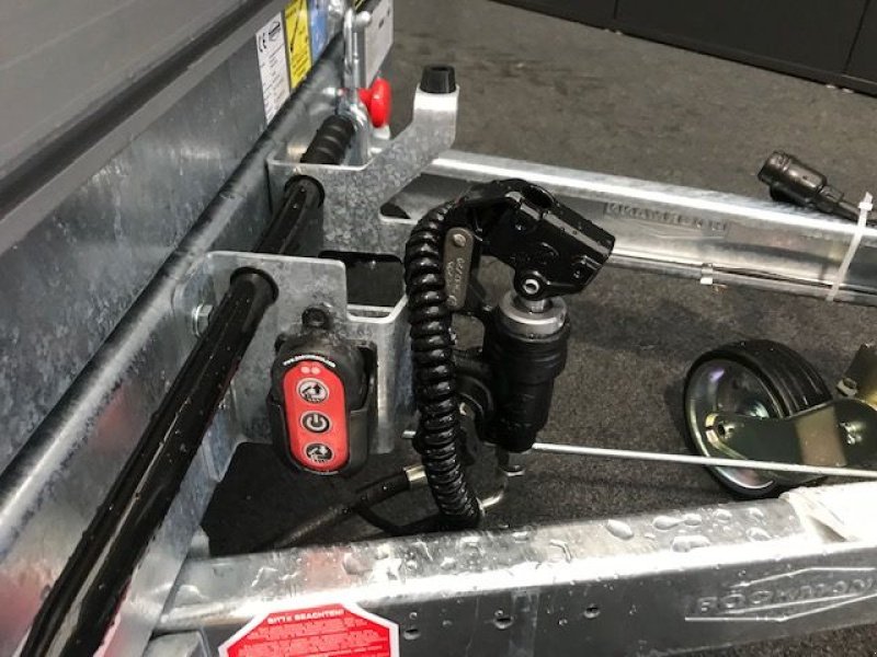 PKW-Anhänger des Typs Böckmann Dreiseitenkipper DK-AL 3718/35P, Neumaschine in Tamsweg (Bild 9)