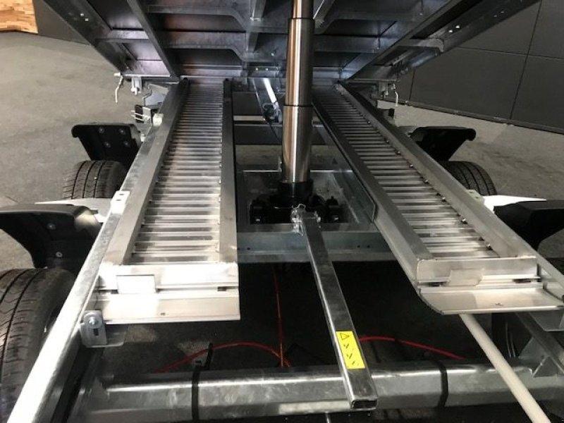 PKW-Anhänger des Typs Böckmann Dreiseitenkipper DK-AL 3718/35P, Neumaschine in Tamsweg (Bild 18)