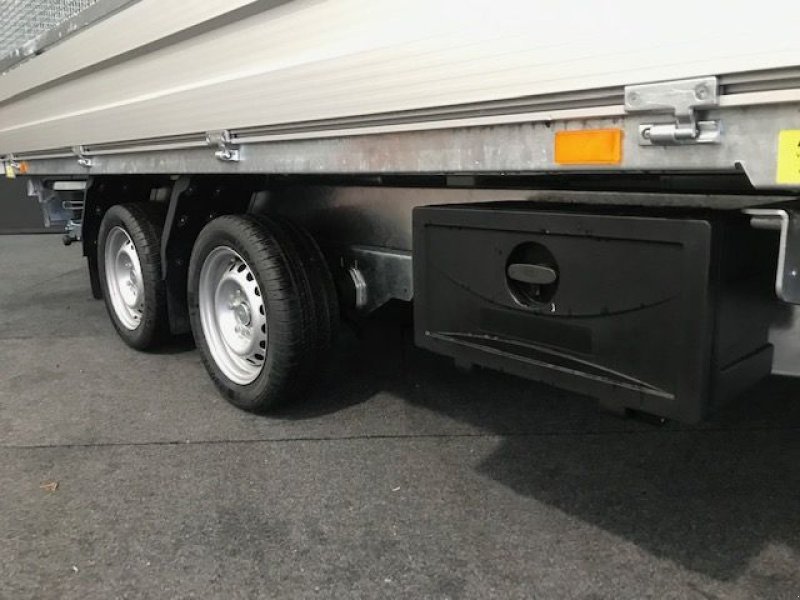 PKW-Anhänger des Typs Böckmann Dreiseitenkipper DK-AL 3718/35P, Neumaschine in Tamsweg (Bild 7)