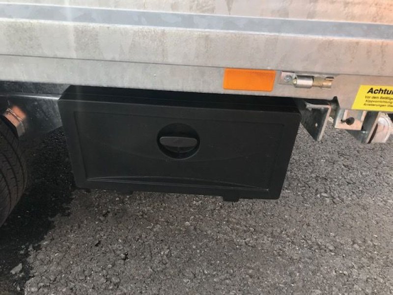 PKW-Anhänger des Typs Böckmann Dreiseitenkipper DK-ST 3218/35P, Neumaschine in Tamsweg (Bild 9)