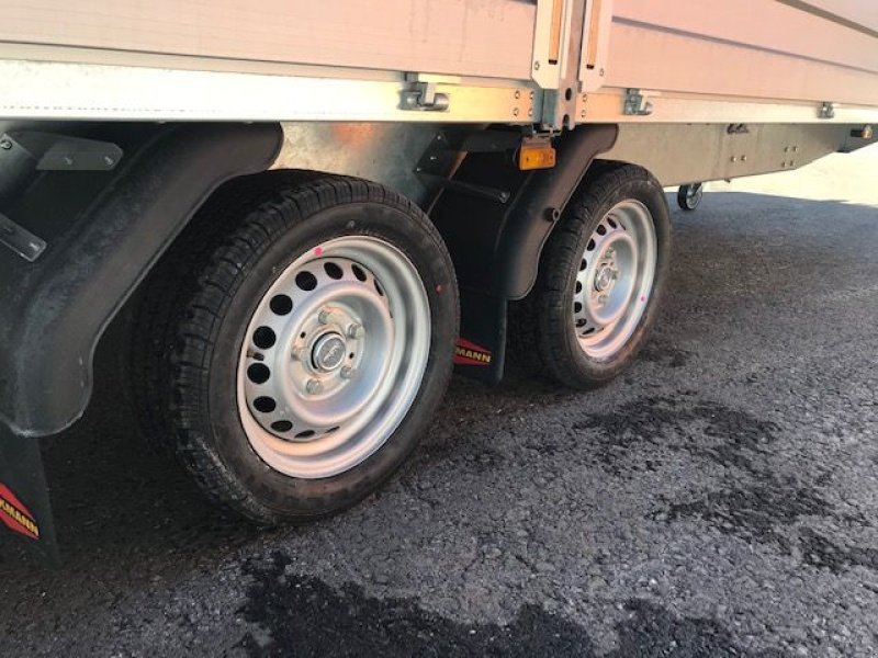 PKW-Anhänger des Typs Böckmann PKW-Anhänger Hochlader HL-AL 6224/35F, Neumaschine in Tamsweg (Bild 11)