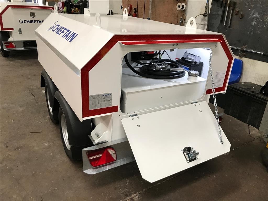 PKW-Anhänger Türe ait Chieftain Boggie 2230liter med add blue Komplet EU/UN/ADR godkendt trailer + ADD blue tank, Gebrauchtmaschine içinde Mariager (resim 1)