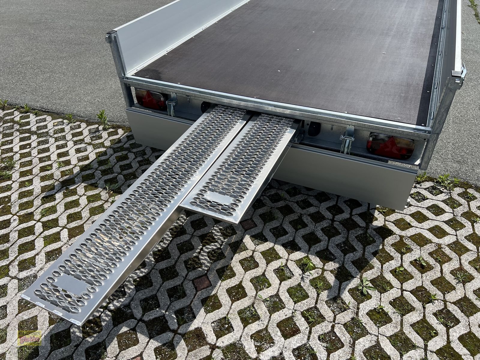 PKW-Anhänger des Typs Eduard Eduard EDUARD 4020-GDR, 3500 kg GG, Rampen, Neumaschine in Kötschach (Bild 24)