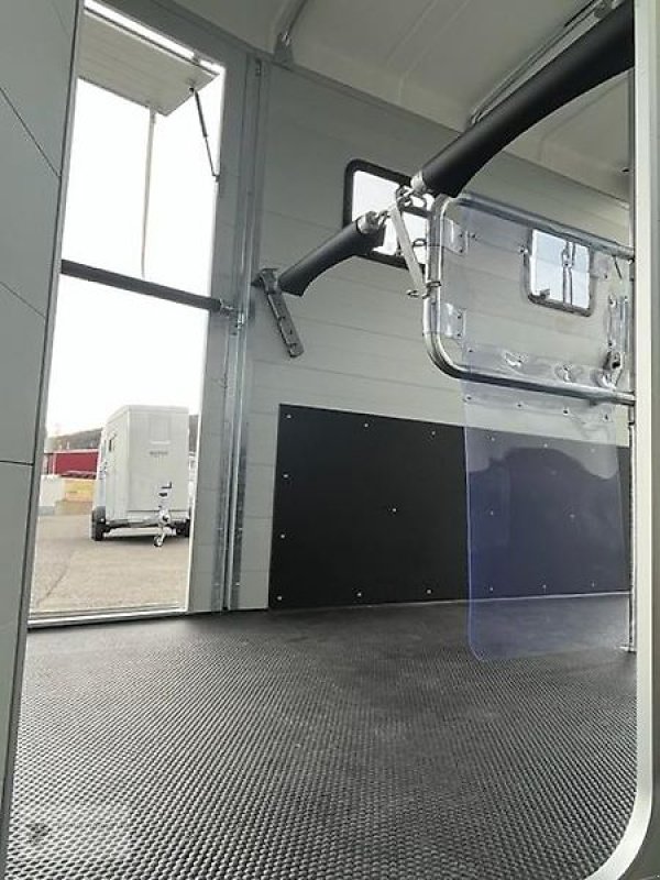PKW-Anhänger typu Humbaur Notos Xtra PRO 2- Pferdeanhänger 2700 SK DS, Gebrauchtmaschine v Gevelsberg (Obrázek 11)