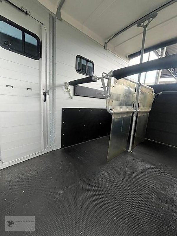 PKW-Anhänger типа Humbaur Notos Xtra UP 2-Pferdeanhänger 2,7t Sonderausstattung TOP, Gebrauchtmaschine в Gevelsberg (Фотография 7)