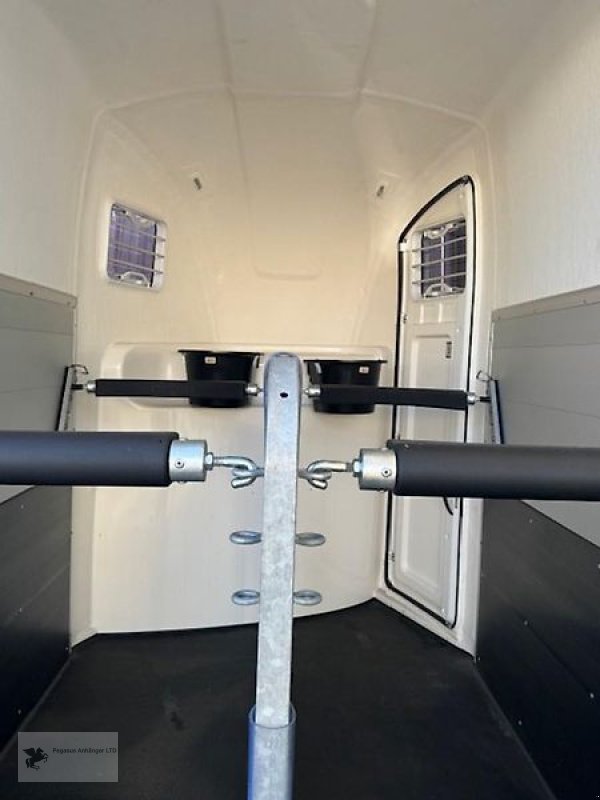 PKW-Anhänger des Typs Humbaur Pegasus 2 Pferdeanhänger 2,4t ALU NEU Sattelkammer, Neumaschine in Gevelsberg (Bild 5)