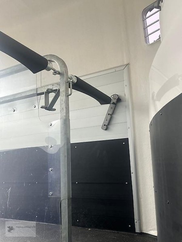 PKW-Anhänger typu Humbaur Pegasus 2 Pferdeanhänger 2,4t Alu Panoramafenster SK, Gebrauchtmaschine v Gevelsberg (Obrázek 7)