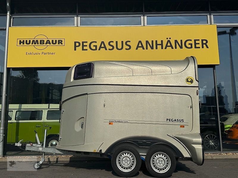PKW-Anhänger tipa Humbaur Pegasus Pferdeanhänger Aluboden 2,4t Vollpoly, Gebrauchtmaschine u Gevelsberg (Slika 1)
