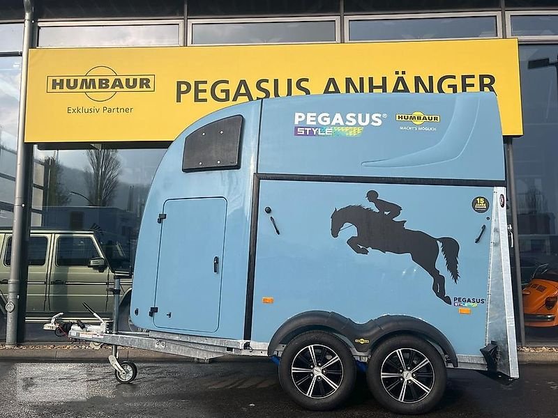 PKW-Anhänger типа Humbaur Pegasus Style 2-Pferdeanhänger 2,4t Neu Vollpoly, Gebrauchtmaschine в Gevelsberg (Фотография 1)