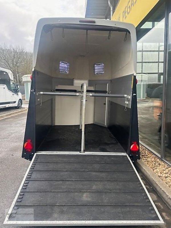 PKW-Anhänger типа Humbaur Rapid Alu 2-Pferdeanhänger Vollalu Sattelkammer 2t., Gebrauchtmaschine в Gevelsberg (Фотография 5)