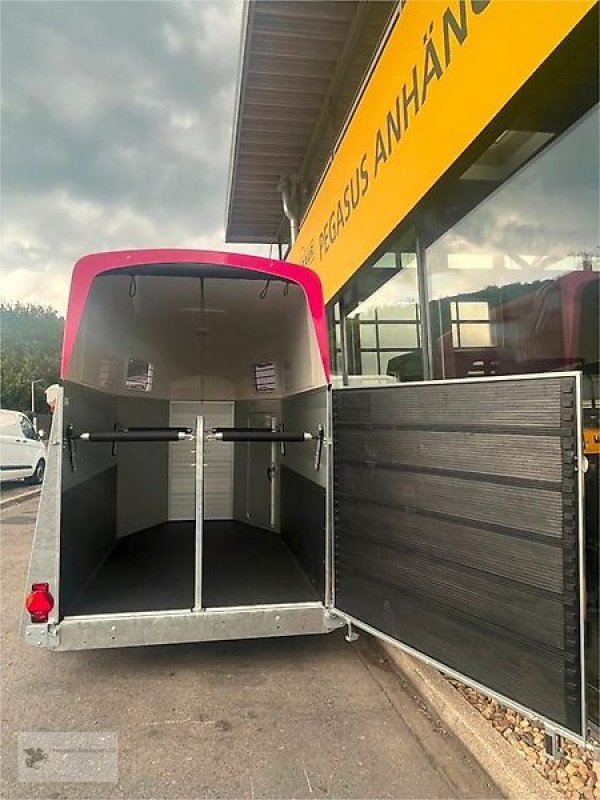 PKW-Anhänger del tipo Humbaur Xanthos 2-Pferdeanhänger 2,4t. DS Alu "magenta"-pink, Gebrauchtmaschine en Gevelsberg (Imagen 9)