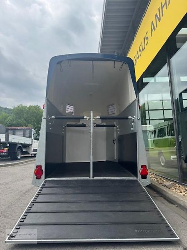 PKW-Anhänger типа Humbaur Xanthos 2 Pferdeanhänger Alu Sattelkammer 2,4t. 1.Hand, Gebrauchtmaschine в Gevelsberg (Фотография 4)