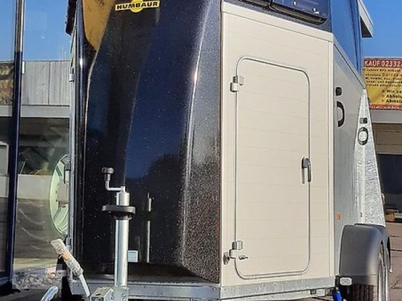 PKW-Anhänger des Typs Humbaur Xanthos Aero Pferdeanhänger 2,4 to NEU Alu 100km/h SK DS, Neumaschine in Gevelsberg (Bild 1)