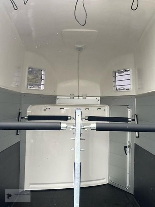 PKW-Anhänger des Typs Humbaur Xanthos Aero Pferdeanhänger 2,4t. ALU NEU SK DS 100km/h, Neumaschine in Gevelsberg (Bild 7)