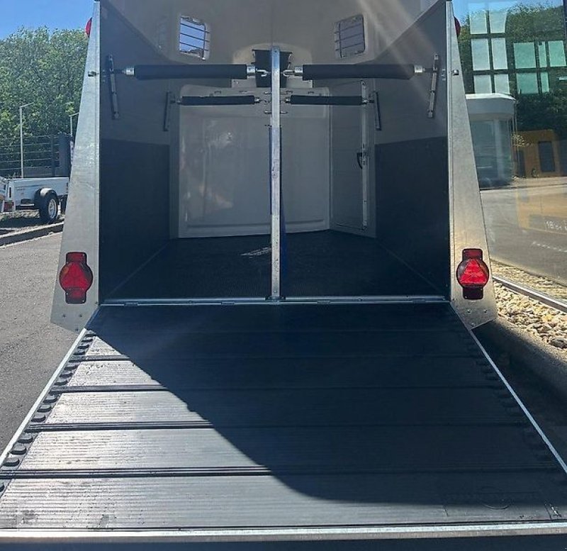 PKW-Anhänger des Typs Humbaur Xanthos Aero Pferdeanhänger 2,4t SK NEU !100km/h, Neumaschine in Gevelsberg (Bild 5)