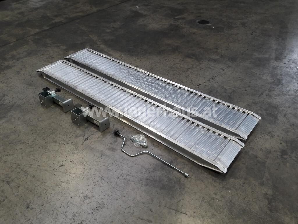 PKW-Anhänger des Typs Pongratz - AUFFAHRSCHIENEN + TELESKOP KURBELSTÜTZEN, Neumaschine in Zwettl (Bild 1)