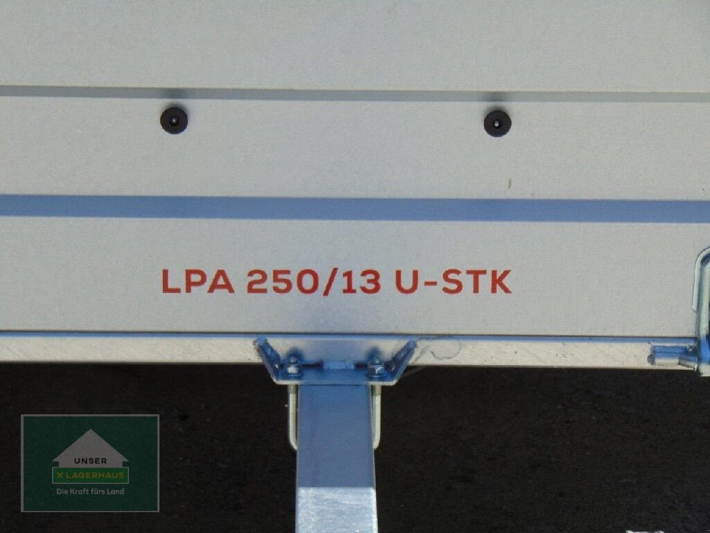 PKW-Anhänger des Typs Pongratz LPA 250/13 U, Neumaschine in Hofkirchen (Bild 4)