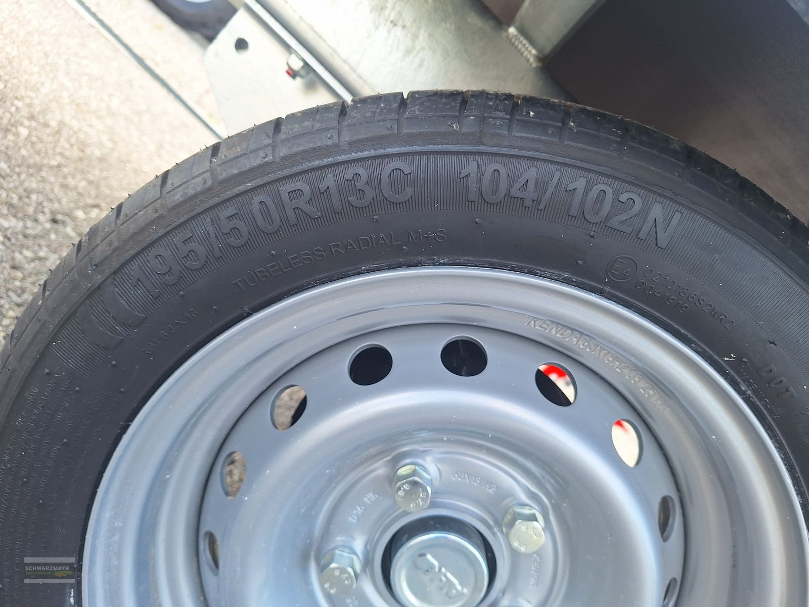 PKW-Anhänger des Typs Pongratz PHL 2760/15 G-AL, Neumaschine in Gampern (Bild 9)