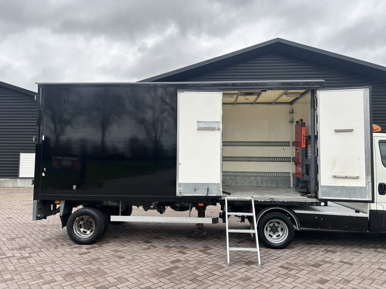 PKW-Anhänger des Typs Sonstige Be oplegger 5.5 ton Be oplegger 5.5 ton Veldhuizen met laadlift 550kg, Gebrauchtmaschine in Putten (Bild 2)
