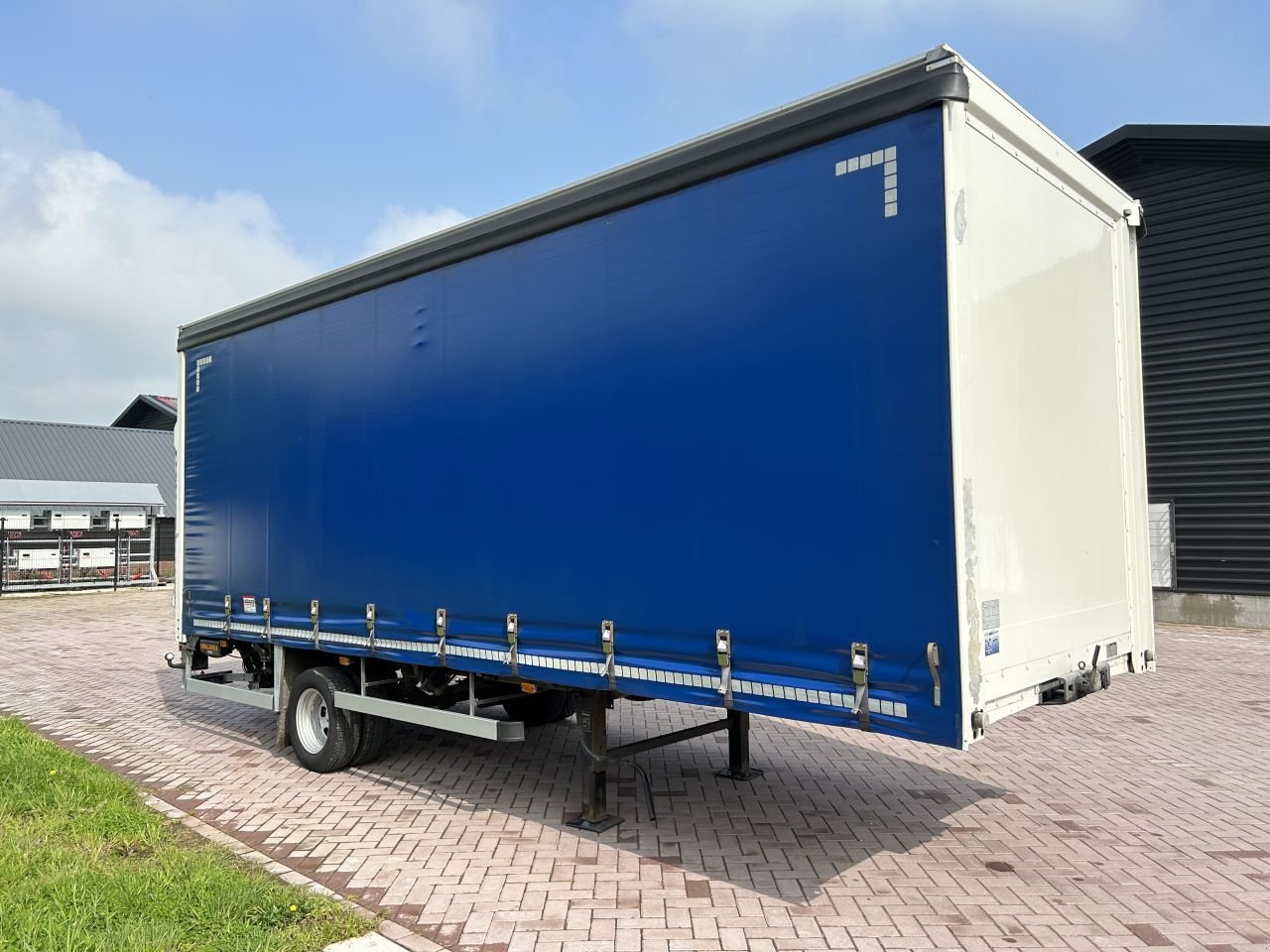 PKW-Anhänger typu Sonstige Be oplegger 5.5 ton schuifzeilen Veldhuizen met laadklep 1000 kg, Gebrauchtmaschine v Putten (Obrázek 4)