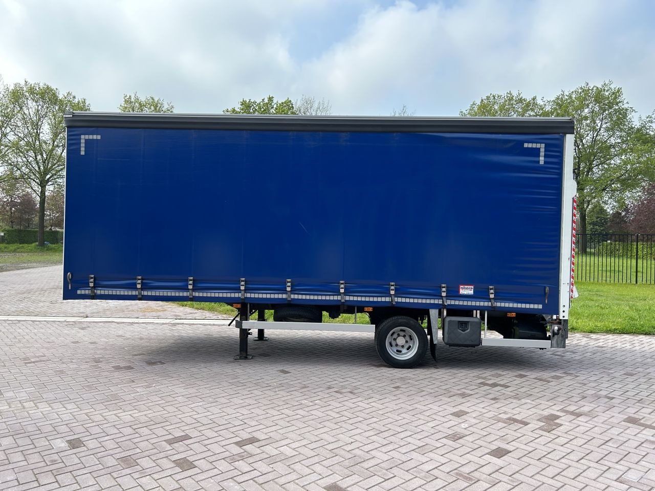 PKW-Anhänger typu Sonstige Be oplegger 5.5 ton schuifzeilen Veldhuizen met laadklep 1000 kg, Gebrauchtmaschine v Putten (Obrázek 3)