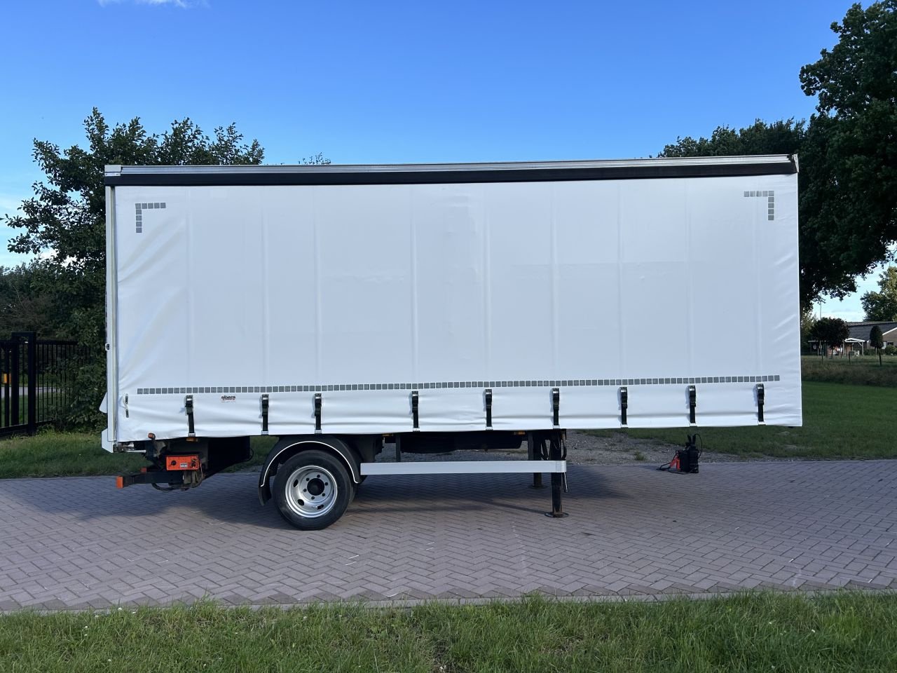 PKW-Anhänger des Typs Sonstige be oplegger 6.6 ton schuifzeilen VF laadklep 1000 kg, Gebrauchtmaschine in Putten (Bild 1)