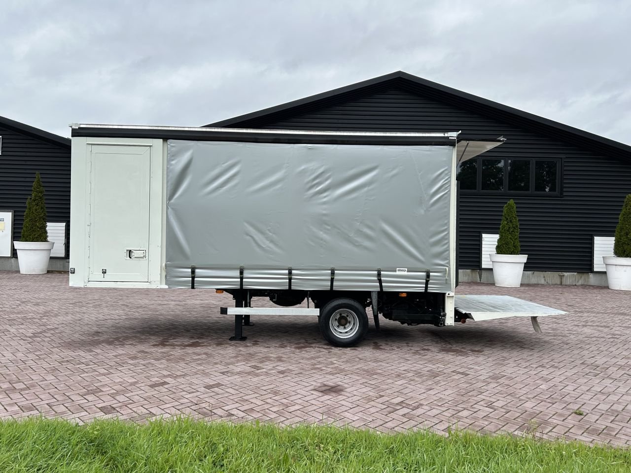 PKW-Anhänger des Typs Sonstige be oplegger 7.5 ton schuifzeilen en 1500 kg laadklep, Gebrauchtmaschine in Putten (Bild 1)