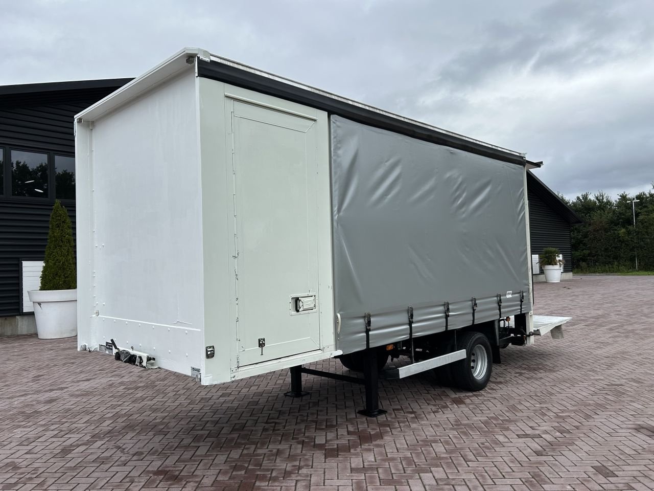 PKW-Anhänger des Typs Sonstige be oplegger 7.5 ton schuifzeilen en 1500 kg laadklep, Gebrauchtmaschine in Putten (Bild 3)