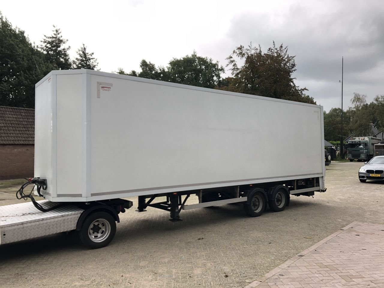 PKW-Anhänger Türe ait Sonstige Be Oplegger 9 ton AWB Be Oplegger 9 ton AWB gesloten trailer laadklep 750 kg, Gebrauchtmaschine içinde Putten (resim 2)