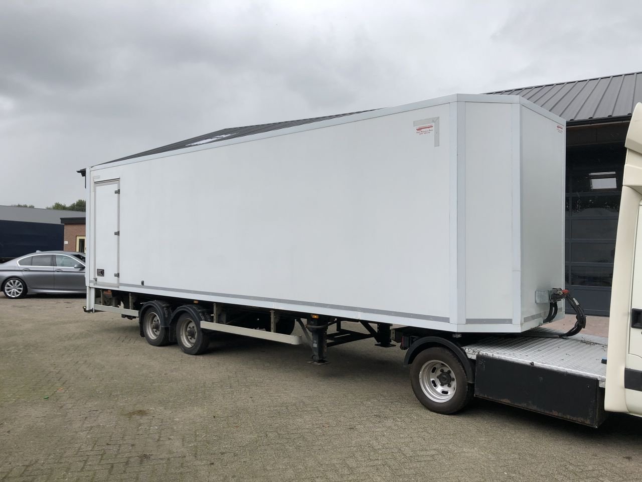 PKW-Anhänger Türe ait Sonstige Be Oplegger 9 ton AWB Be Oplegger 9 ton AWB gesloten trailer laadklep 750 kg, Gebrauchtmaschine içinde Putten (resim 3)