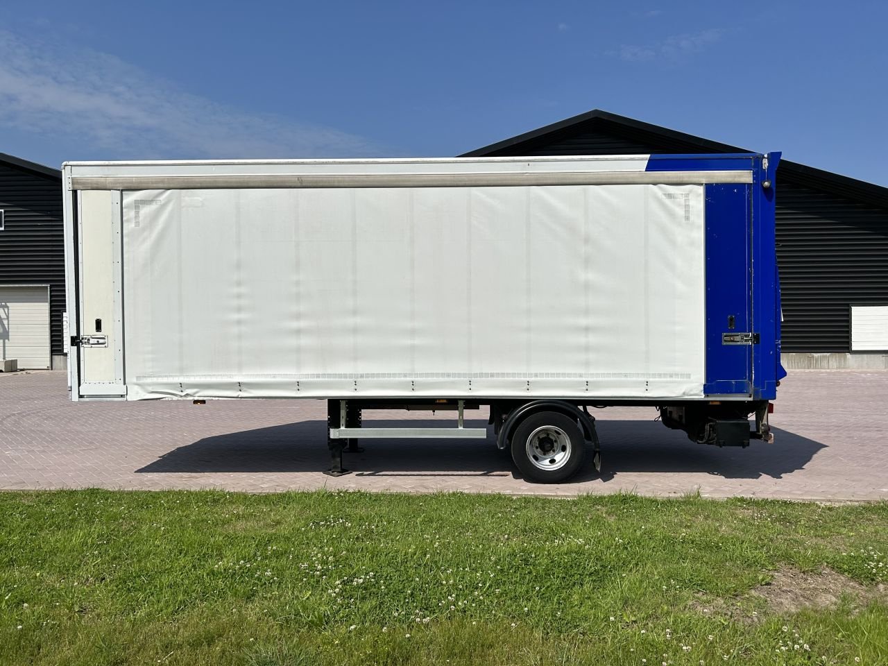 PKW-Anhänger tip Sonstige be oplegger QUALITY TRAILERS be oplegger QUALITY TRAILERS snelschuifzeilen met laadklep 10, Gebrauchtmaschine in Putten (Poză 1)