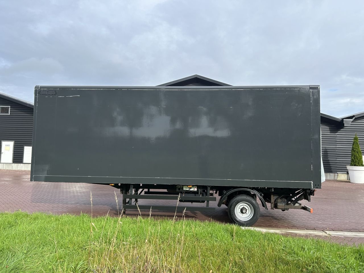 PKW-Anhänger tipa Sonstige be oplegger SAXAS 8.9 ton be oplegger SAXAS 8.9 ton met laadklep 1500 kg breed 243.5, Gebrauchtmaschine u Putten (Slika 2)