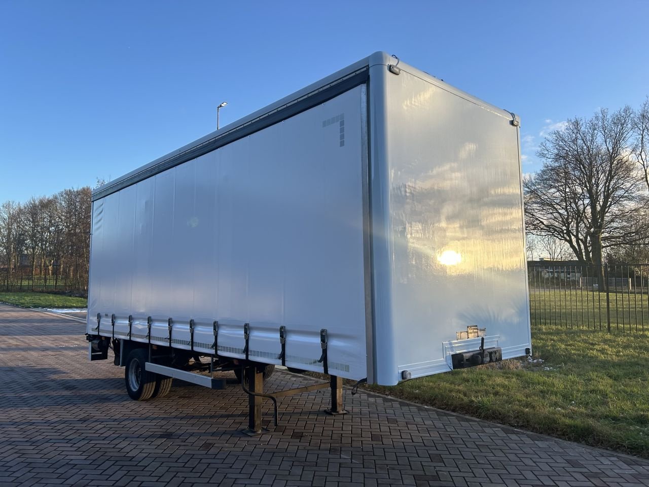 PKW-Anhänger typu Sonstige be oplegger VELDHUIZEN 5.5 ton be oplegger VELDHUIZEN 5.5 ton schuifzeilen 750 kg laadklep, Gebrauchtmaschine v Putten (Obrázek 5)