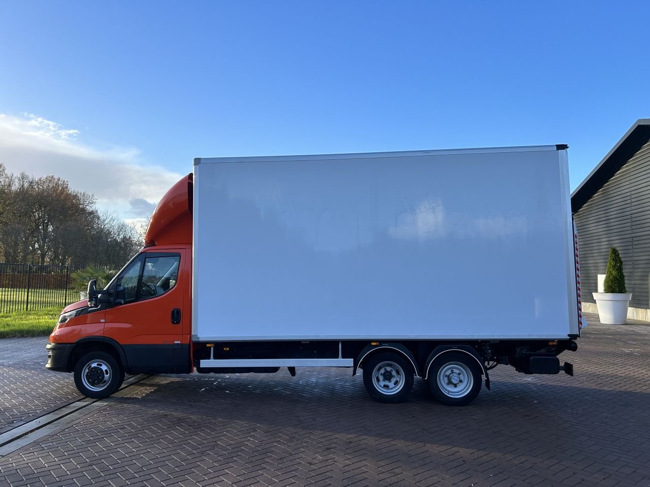 PKW-Anhänger des Typs Sonstige be trekker 7 ton Iveco Daily be trekker 7 ton Iveco Daily 40c18 Clixtar met laadklep 1000, Gebrauchtmaschine in Putten (Bild 4)