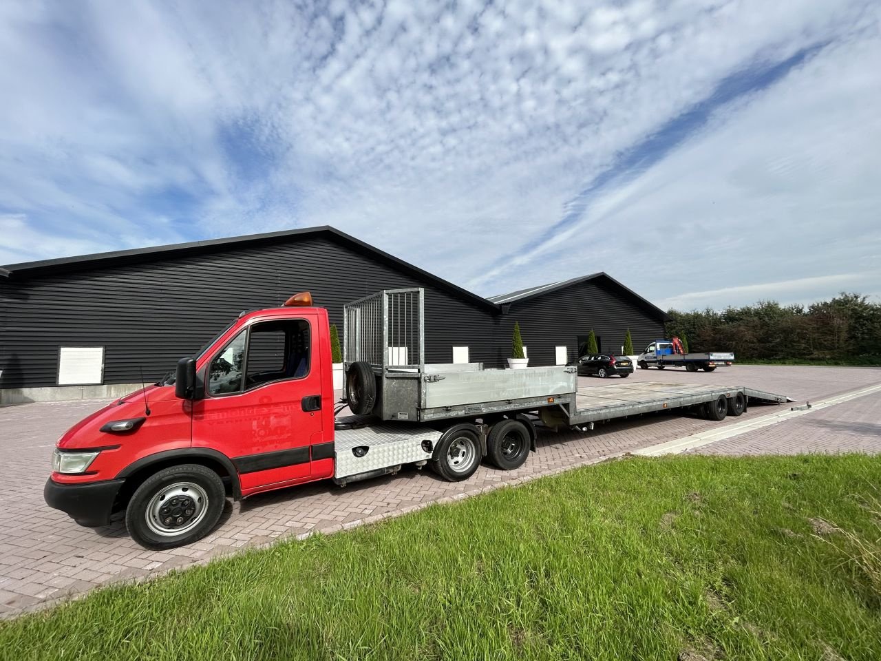 PKW-Anhänger des Typs Sonstige be trekker Iveco 35C17 14 ton be trekker Iveco 35C17 14 ton be oplegger met knikvloer, Gebrauchtmaschine in Putten (Bild 1)