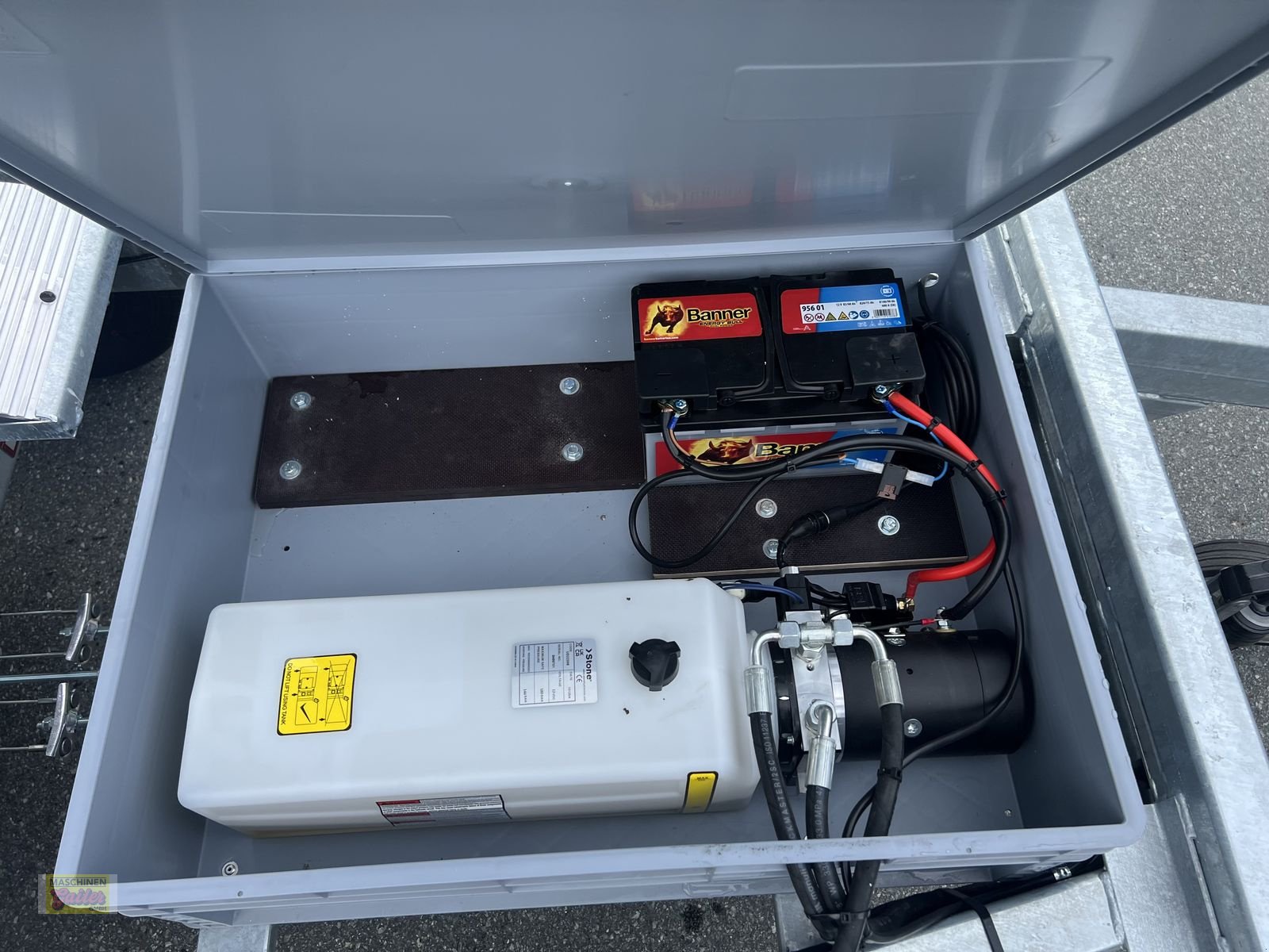 PKW-Anhänger типа Sonstige Hochedlinger-Dreiseitenkipper TH-3SKE 35 37 17, Neumaschine в Kötschach (Фотография 9)