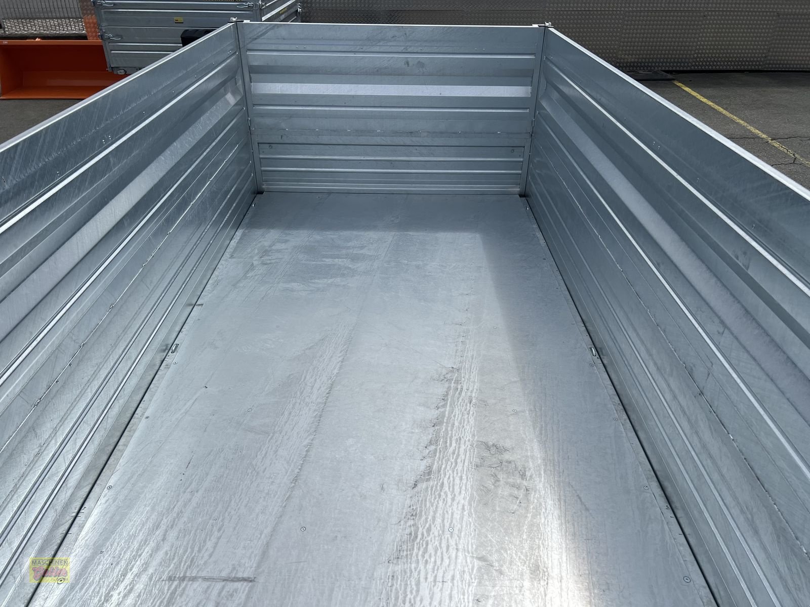 PKW-Anhänger типа Sonstige Hochedlinger-Dreiseitenkipper TH-3SKE 35 37 17, Neumaschine в Kötschach (Фотография 16)