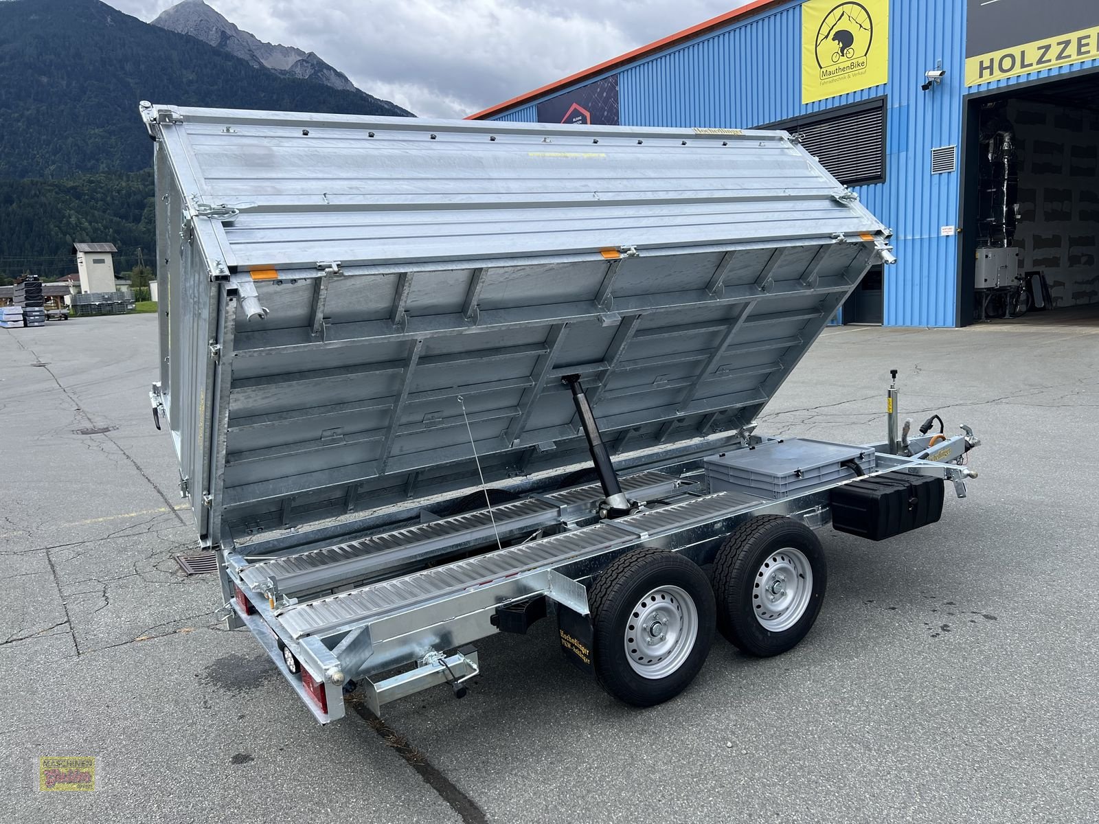 PKW-Anhänger типа Sonstige Hochedlinger-Dreiseitenkipper TH-3SKE 35 37 17, Neumaschine в Kötschach (Фотография 5)